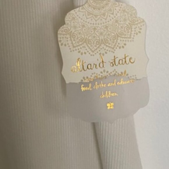 NWT Altar'd State White Embossed Sleeve Top with Ruffle Hem Small - Picture 6 of 6